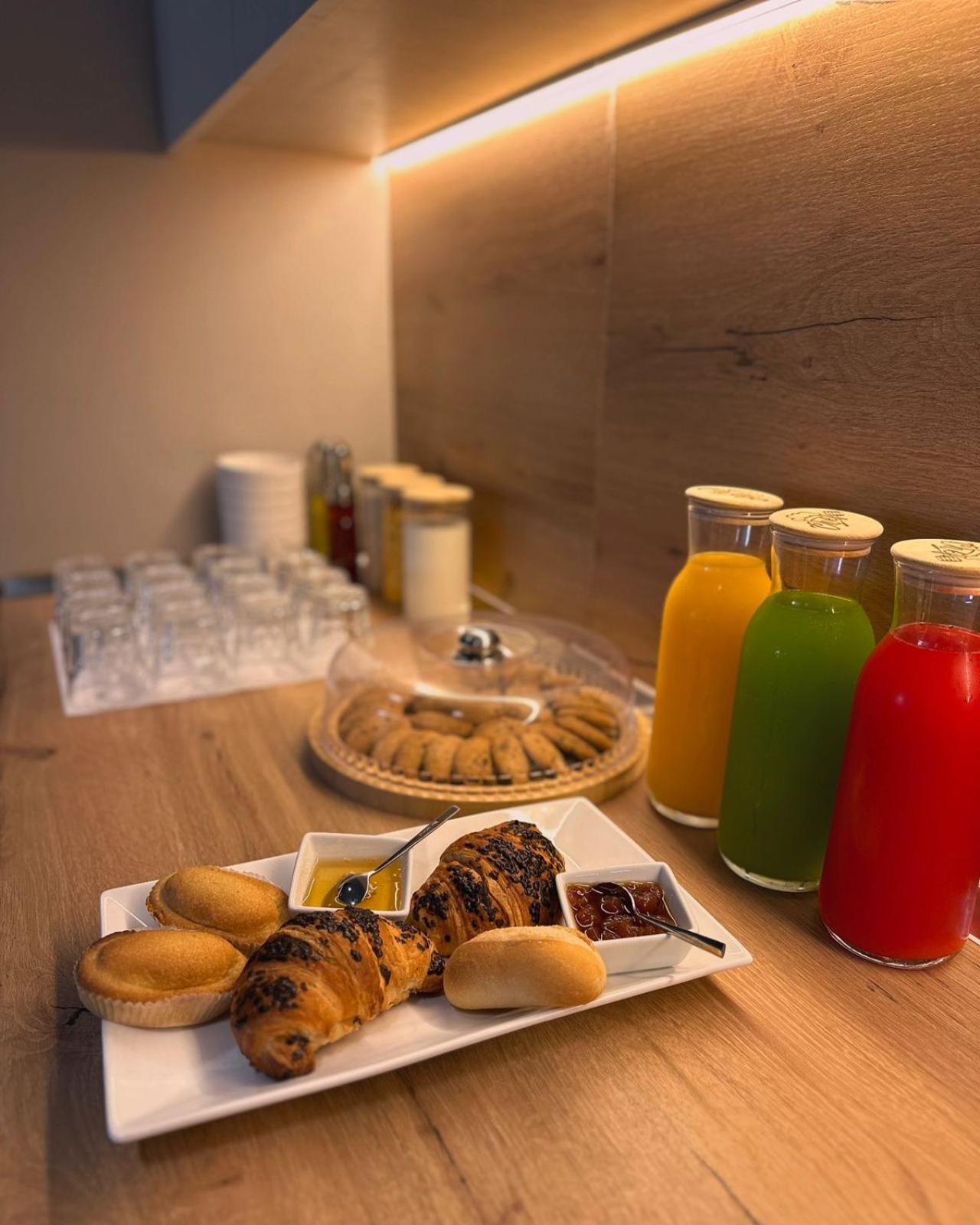 The Roots Boutique Hotel Shkodër エクステリア 写真