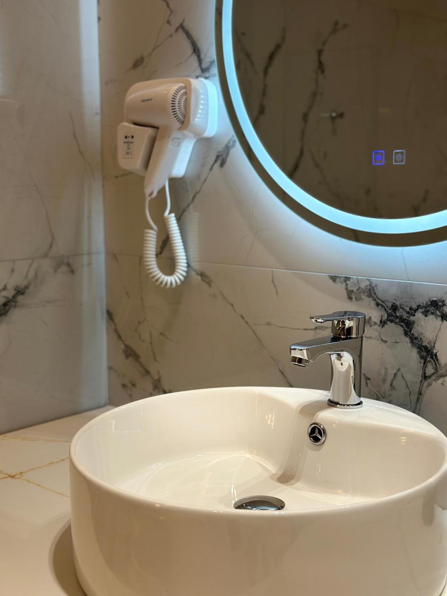 The Roots Boutique Hotel Shkodër エクステリア 写真